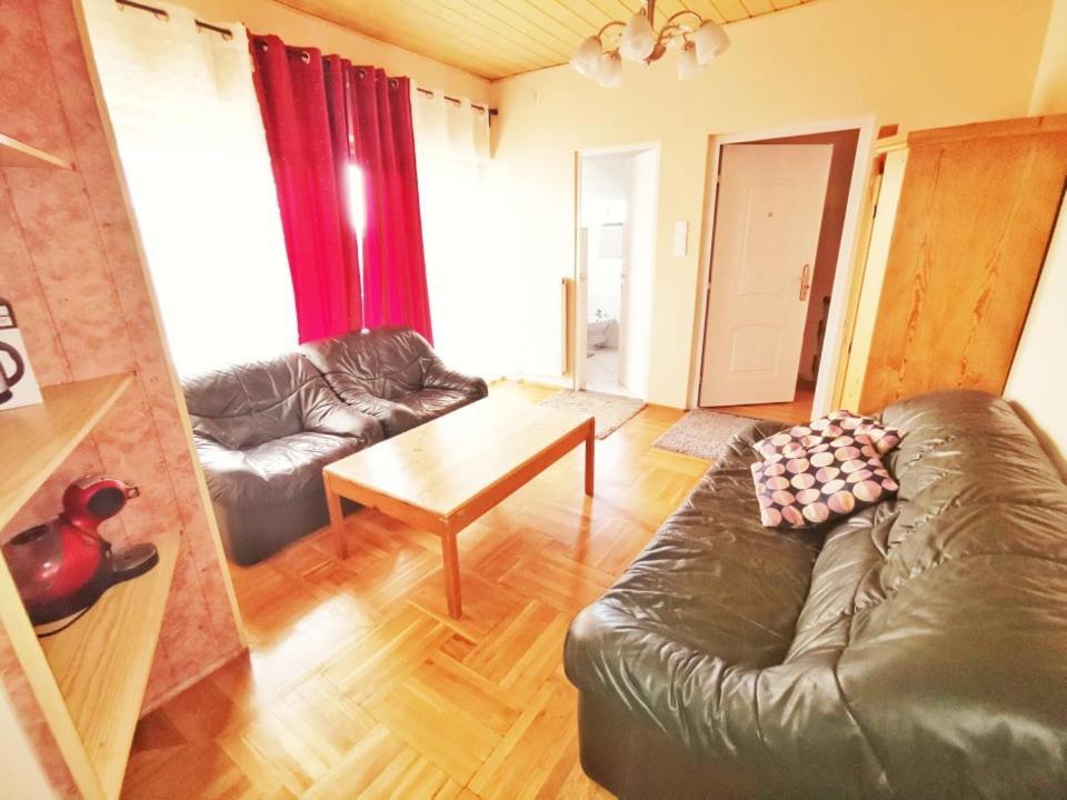 Apartman Poirot Balcony Ерд Екстериор снимка