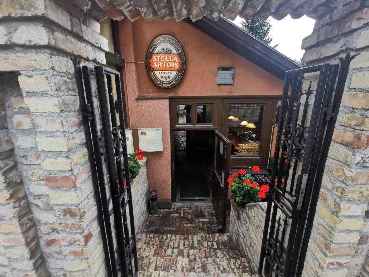 Apartman Poirot Balcony Ерд Екстериор снимка